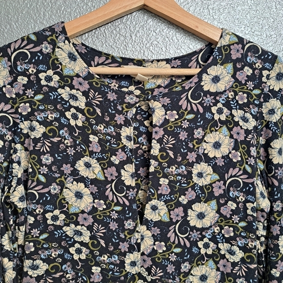 Soft & Sexy Floral Fit & Flair Dress    Size S/P - Picture 2 of 14